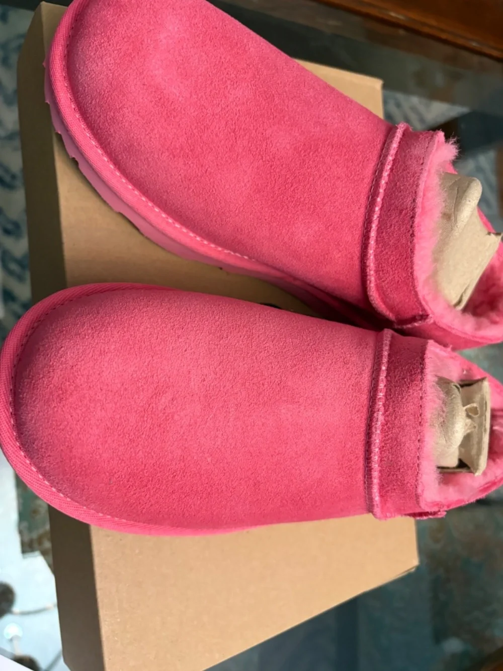 New Uggs kids size 6